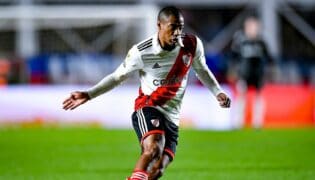 Flamengo intensifica esforços para contratar Claudinho e De La Cruz