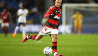Corinthians mantém otimismo na negociação por lateral Matheuzinho, do Flamengo