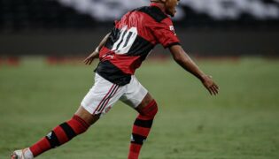Palmeiras avança em negociações pelo ex-rubro-negro Lázaro